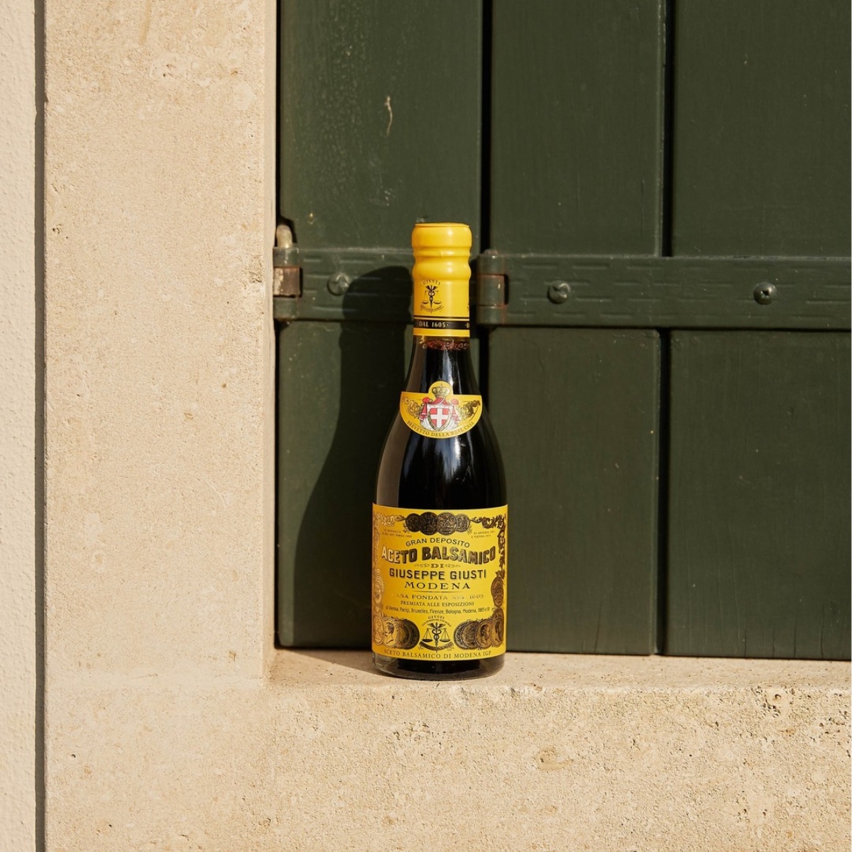 Giuseppe Giusti Balsamic Vinegar of Modena IGP Aged 15 years 4 Gold Medals from Italy-250 ml (1)